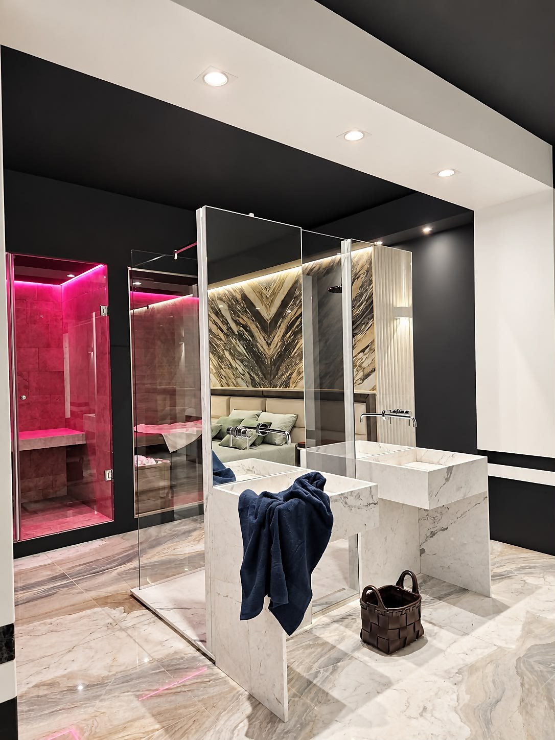 Spa con doccia, cabina steam e doppio lavabo Calacatta