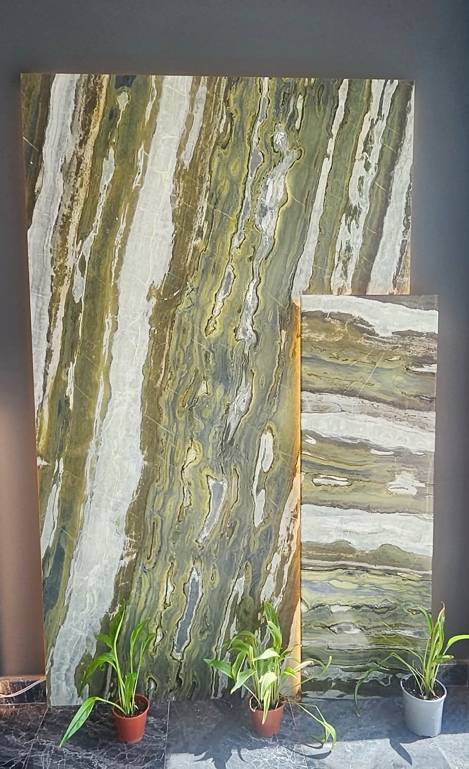 Lastre in marmo verde e oro