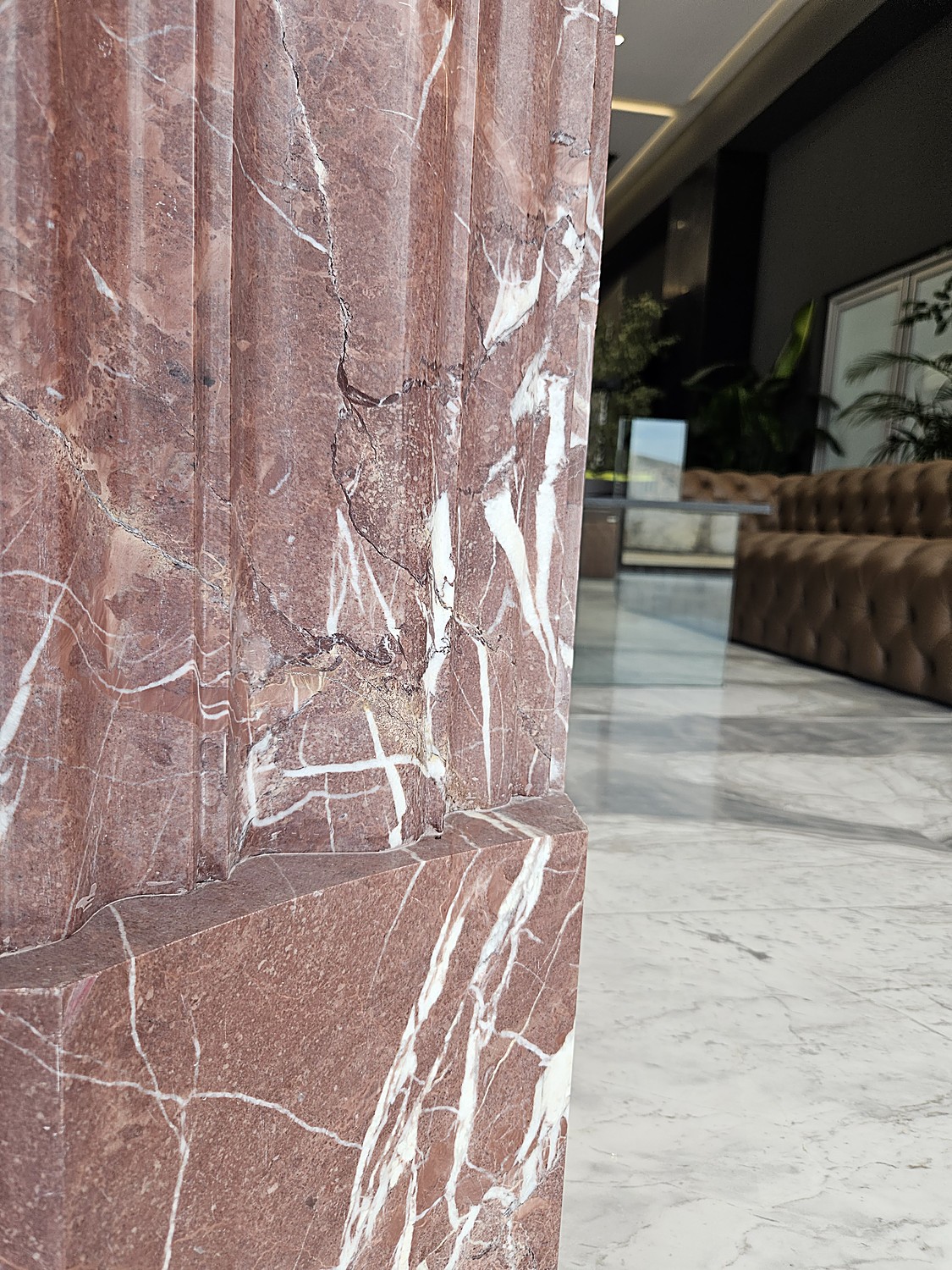 Lastra rosso bordeaux con venature decise